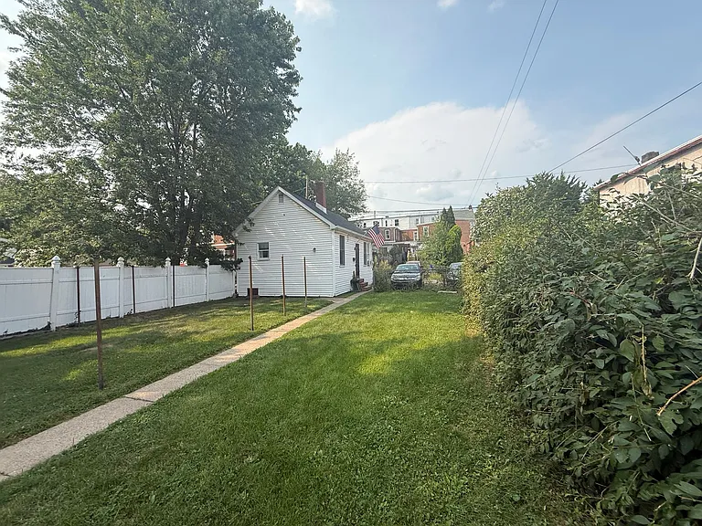 19 Walnut Street — Photo 5