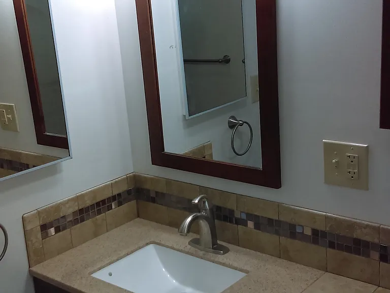 202 W Chevy Chase Dr — Photo 5