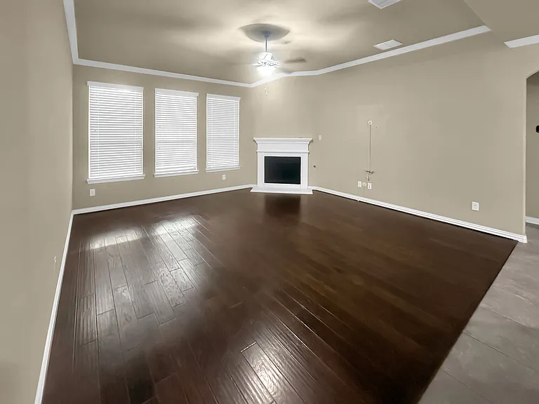 909 Blanco Ln — Photo 4