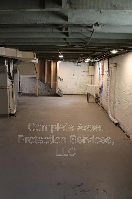 3 bed, 1.0 bath, 1120 sqft, $1,650 — Photo 2