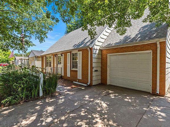 3rd image of 313 W 26th Ave