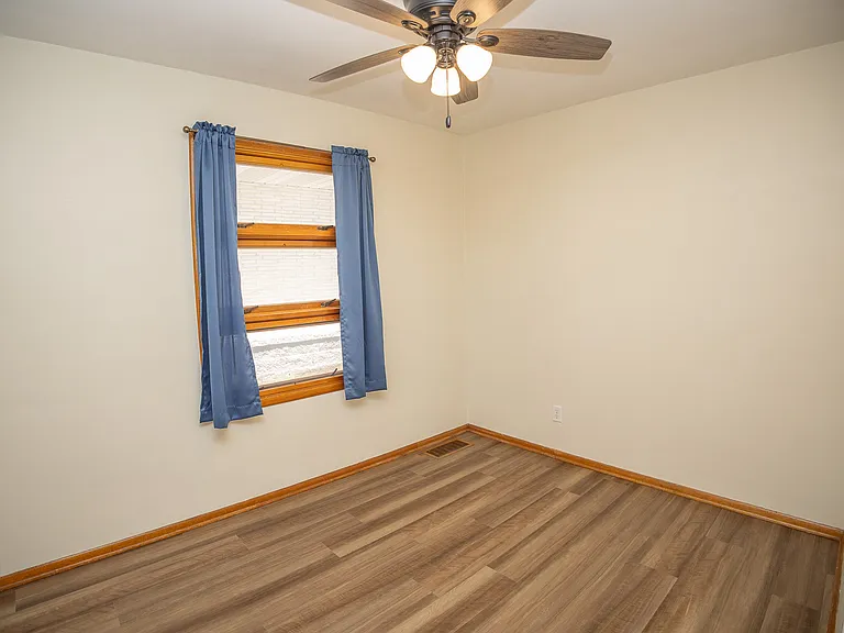 2401 Willow Dr — Photo 18