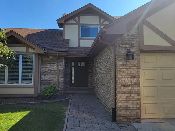 46400 Briargate Dr, Canton, MI 48187