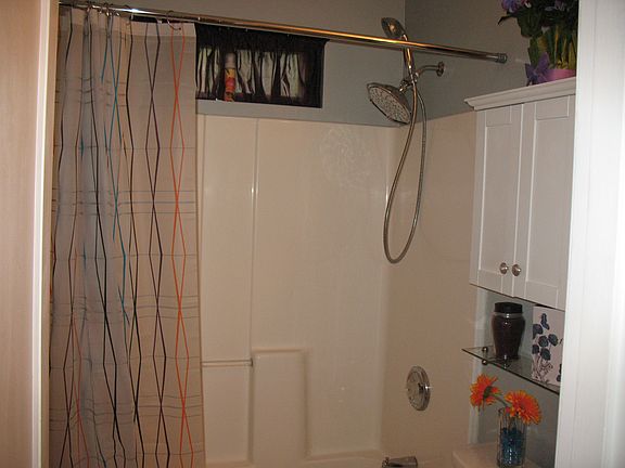5th image of 810 Lindsay Ln