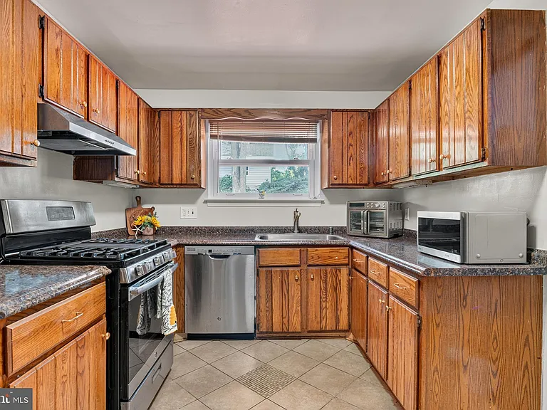 7708 Viceroy St — Photo 5
