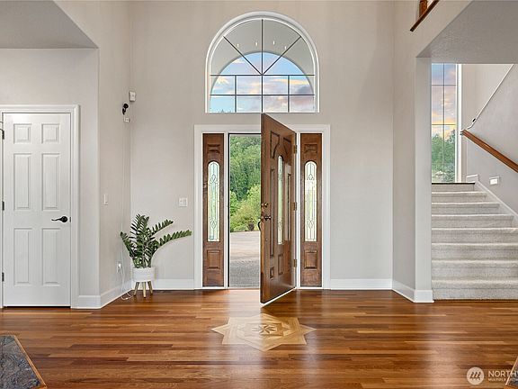 3rd image of 124 Pompano Road