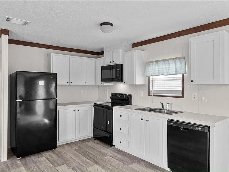 Auburndale Estates — Photo 20