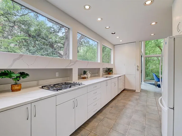 805 Leonard St — Photo 25