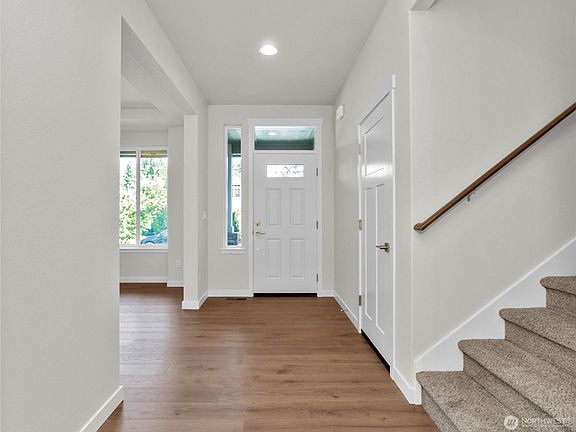 5th image of 9809 Brooklyn Lane SE
