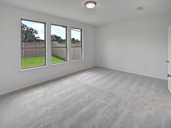 4th image of 1564 Alsatian Avenue