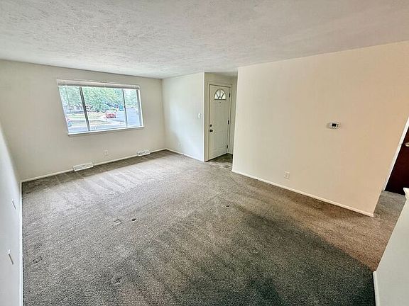 4th image of 1083 Winona Dr