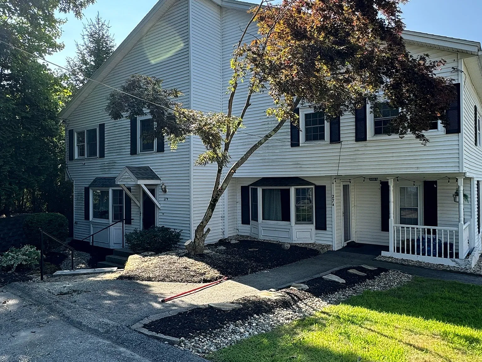 5 bed, 2.5 bath, 2700 sqft, $3,800 — Photo 3