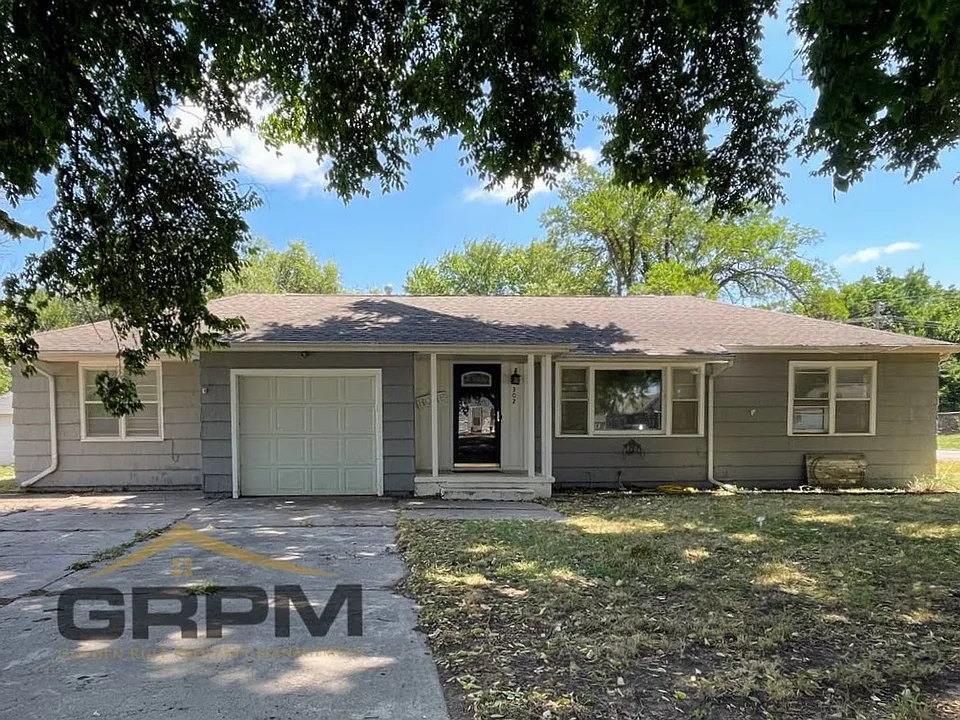 302 N Reno Ave