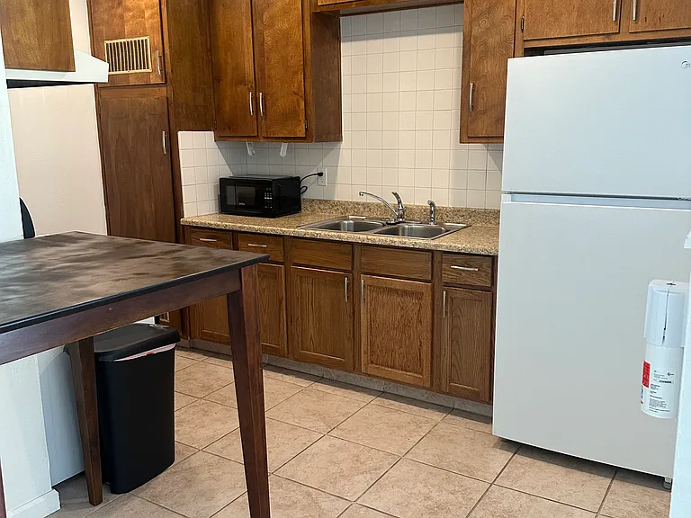 3720 White Ln #4 — Photo 2