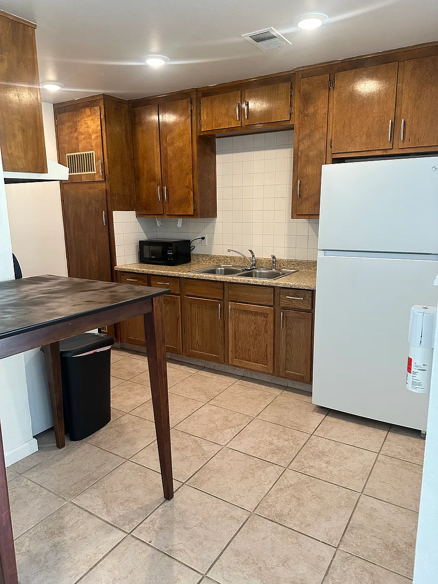 Building Photo - 3720 White Ln #4