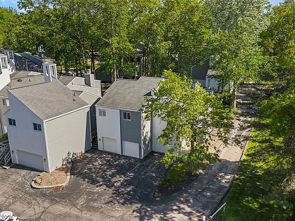 2nd image of 1376 Bobby Ln #32