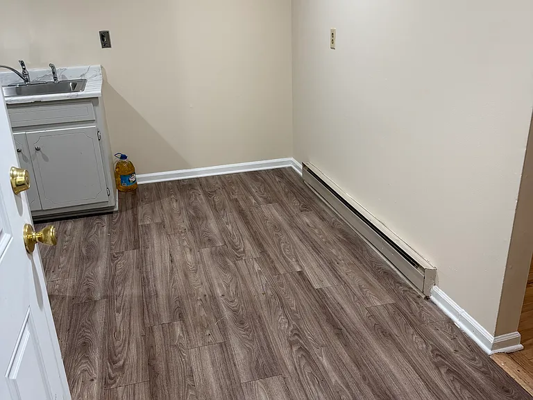 240 S Main St #4 — Photo 7