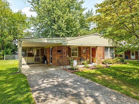 2nd image of 2711 E Yellowstone Dr