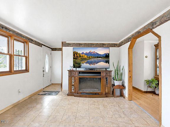 3rd image of 191 Redmond Road