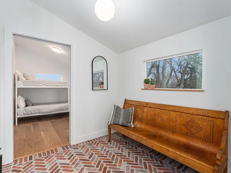2417 N Overland Trl — Photo 9