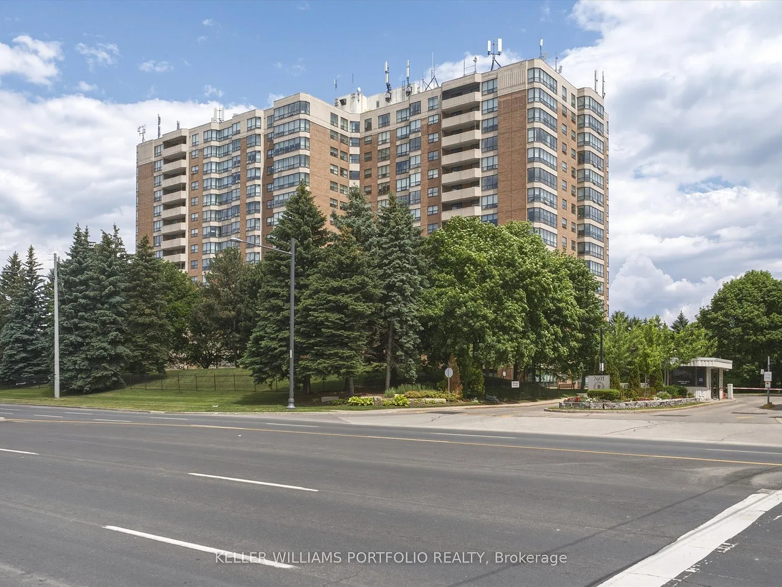 2 bed, $3,200 — Photo 1