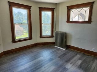 3 Bed, 1 Bath 3rd floor apartment, Webster, MA 01570
