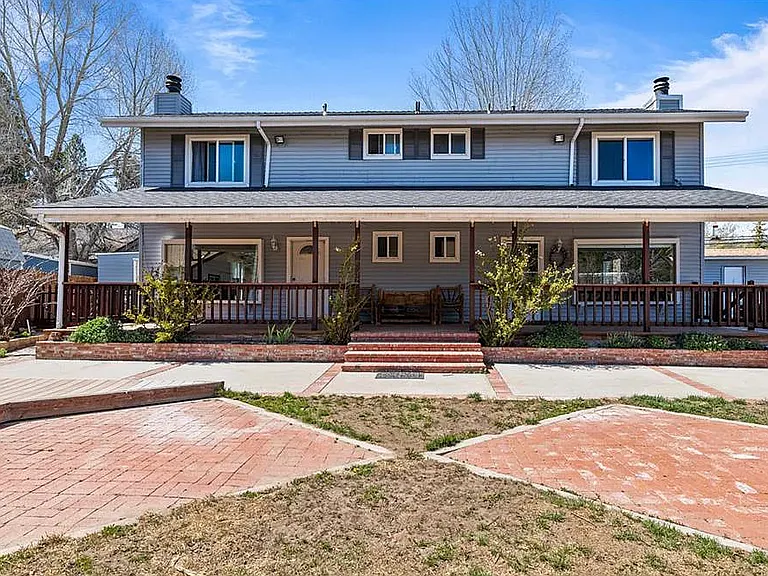 738 Kiener Dr #B — Photo 1