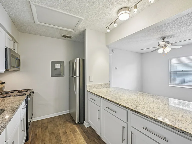 15-web-or-mls-Harden Blvd-S2503-014