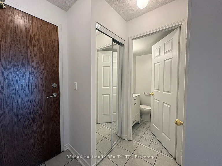 11 Oneida Cres #708 — Photo 6