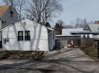 2 Oneida St, Johnston, RI 02919