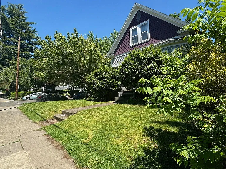634 NE 28th Ave — Photo 2