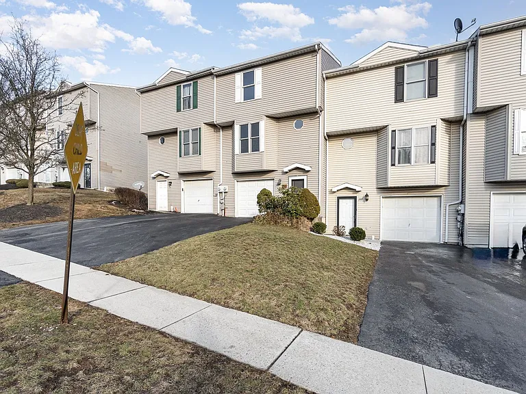 263 Chartwood Dr — Photo 3