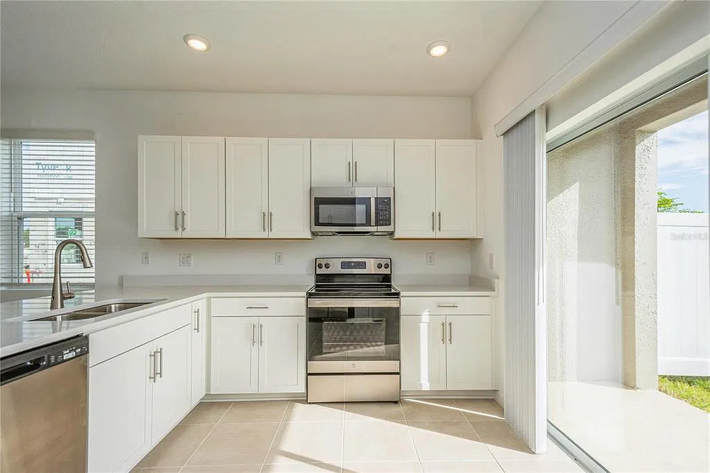 2 bed, 2.5 bath, 1180 sqft, $2,250 — Photo 3