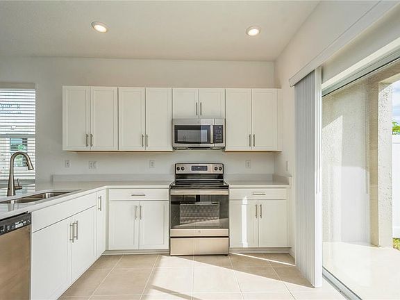 3rd image of 8521 Daybreak St