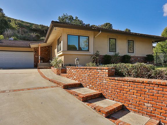 2nd image of 2660 Sleepy Hollow Pl