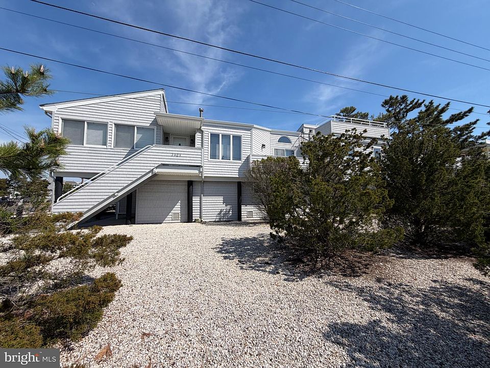 1st image of 2404 Bayview Ave