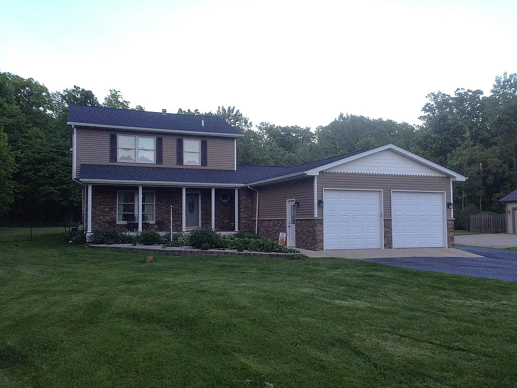 1018 Pinecone Dr photo 1