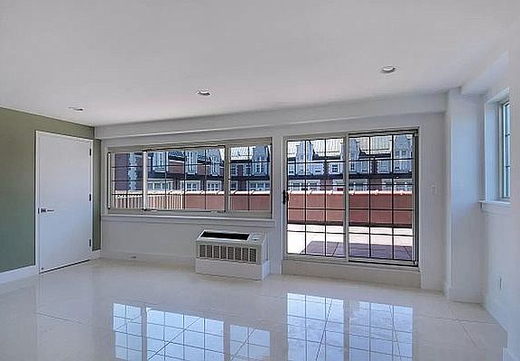 2nd image of 207 W 115th St APT 27