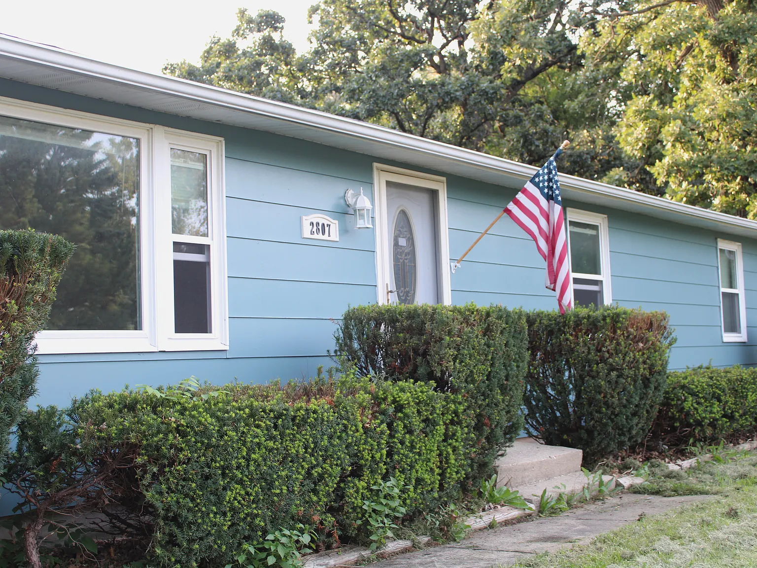 3 bed, 1200 sqft, $2,500 — Photo 2
