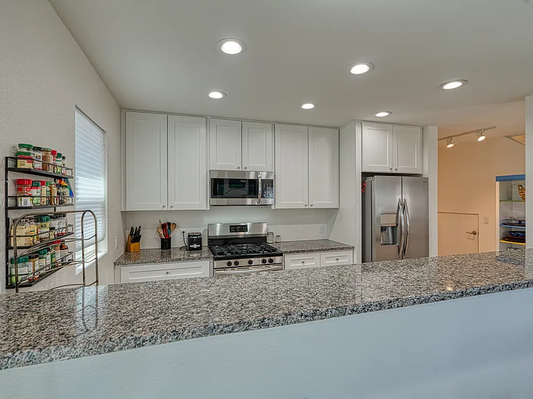 2180 W Alameda St #24 — Photo 11