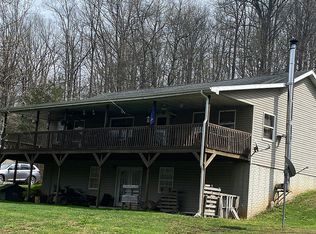 26601 Huckleberry Rd, Coolville, OH 45723