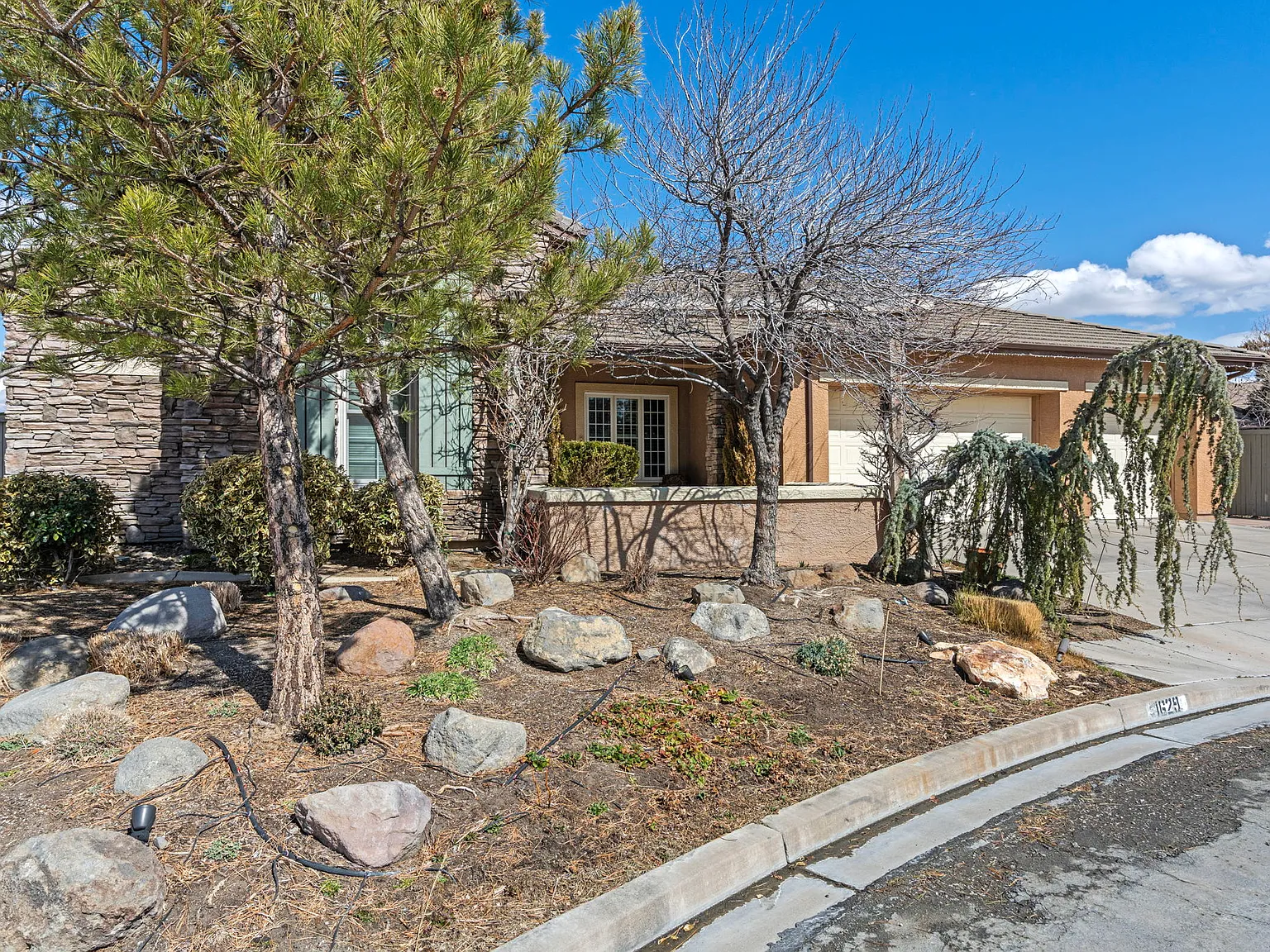 3 bed, 3202 sqft, $4,000 — Photo 3
