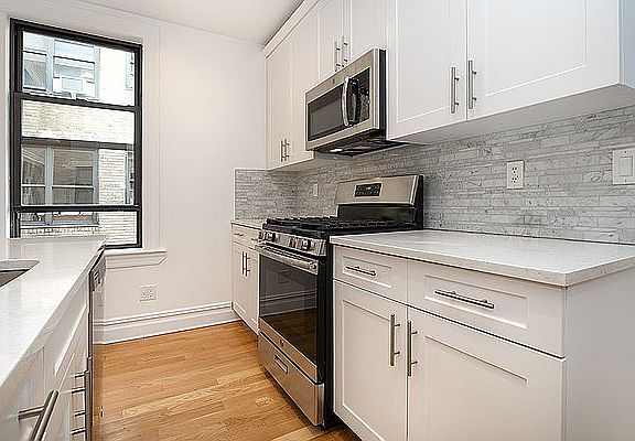 4th image of 27 W 96th St APT 3C