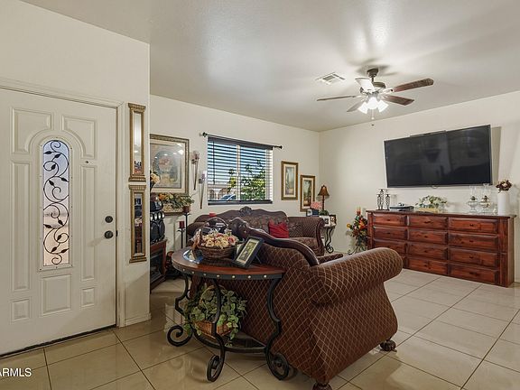 3rd image of 206 W RIO VISTA Lane