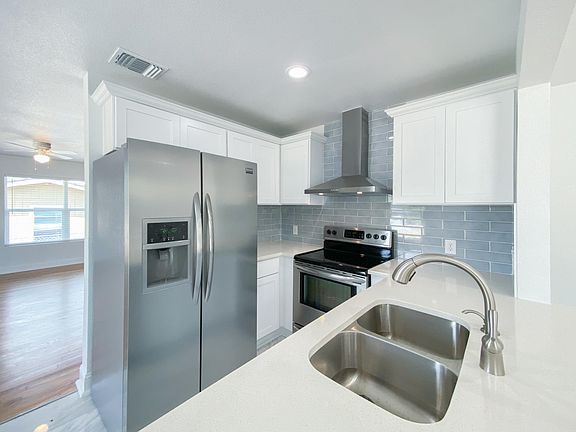 5th image of 522 Rexford Dr