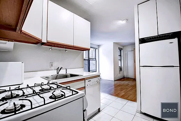 Rented by Bond New York | media 13