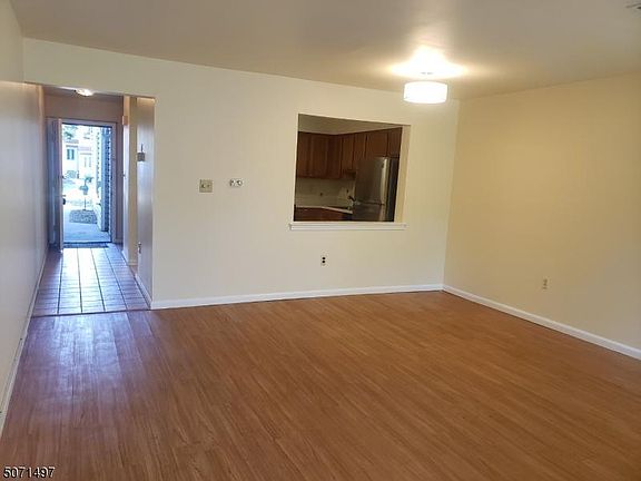 3rd image of 11 De Palma Ct
