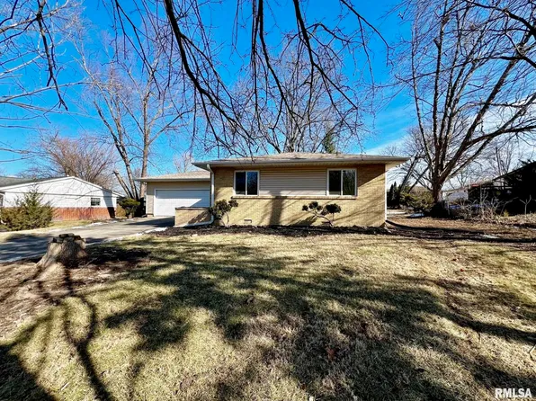 5310 N Friar Ln, Peoria, IL 61614