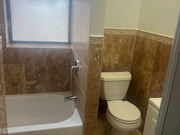5th image of 68 N Grove St #1