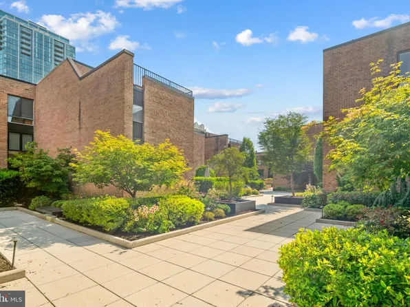 130 Spruce St APT 26B, Philadelphia, PA 19106